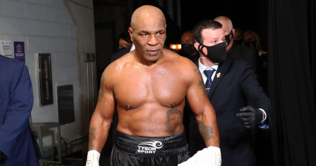 Mike Tyson returns to boxing 